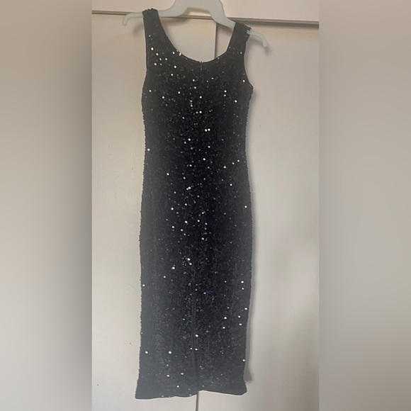 Basic sequence black dress - Picture 2 of 3